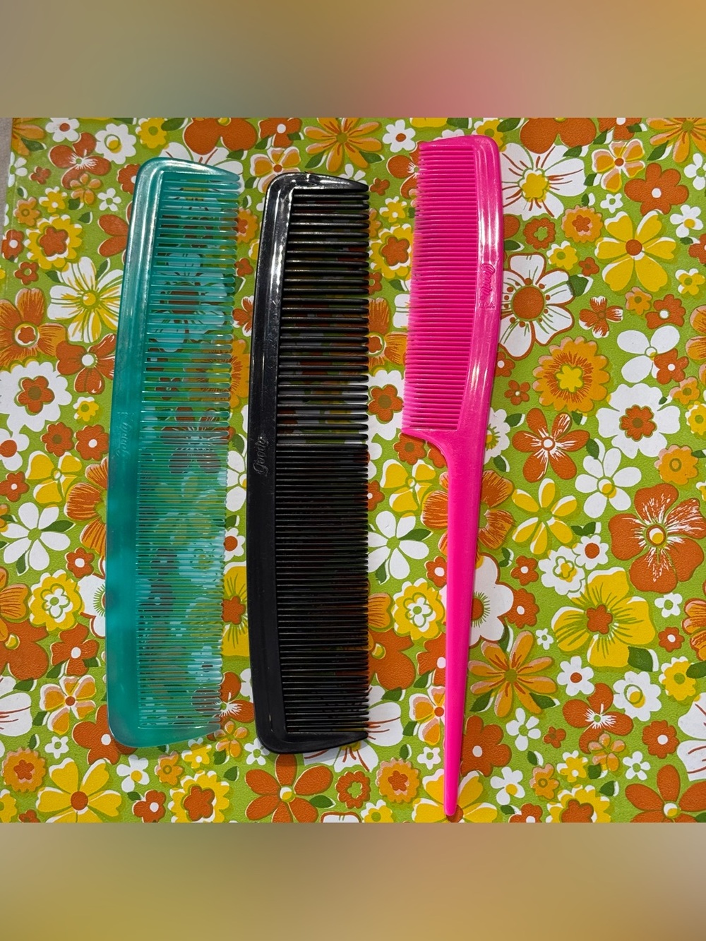 3 - VTG Goody Plastic Styling Combs Fine Tooth Rat Tail & 2 Full Size Straight